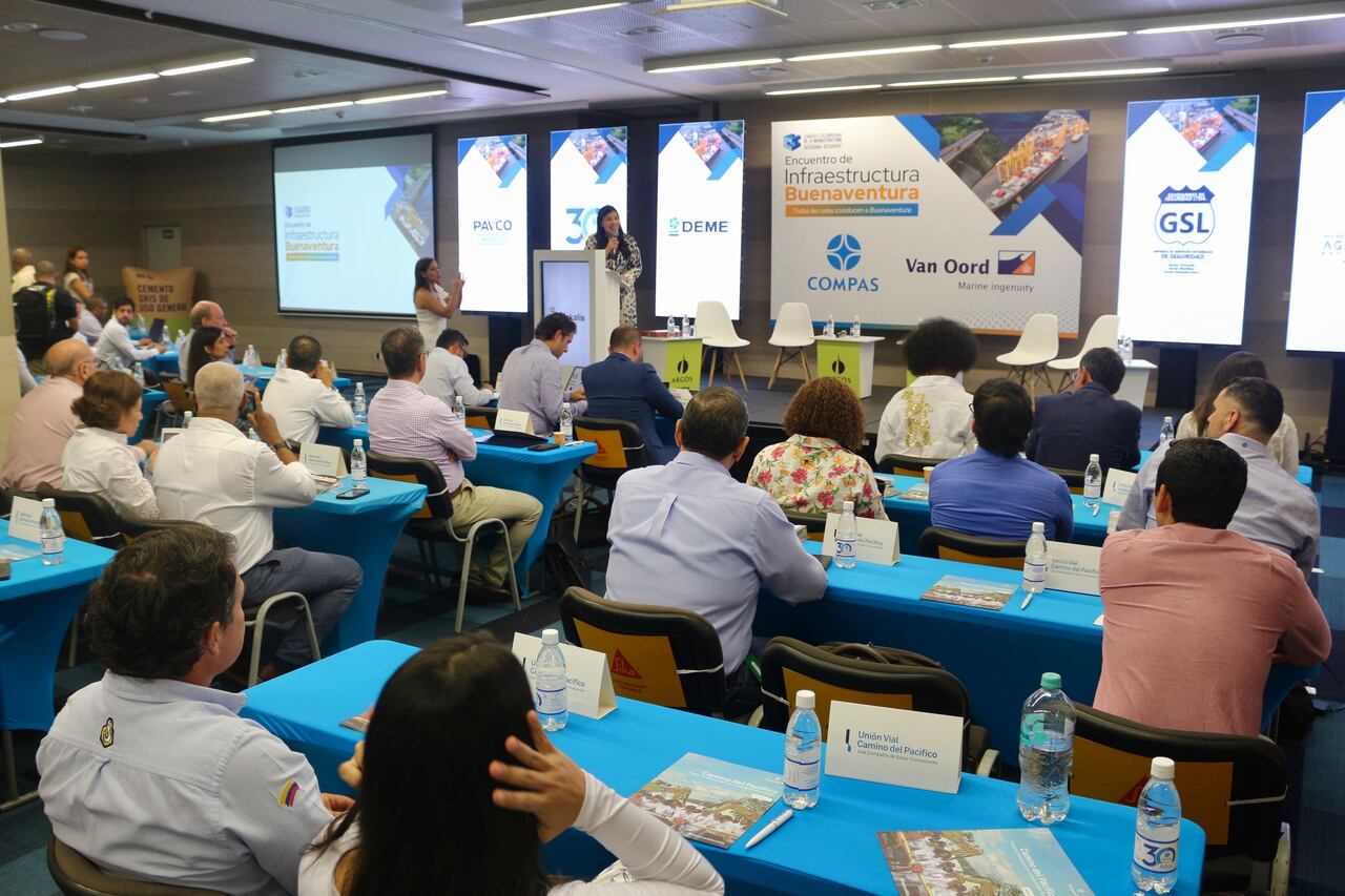 Durante el conversatorio, expertos y representantes del sector analizaron los retos y oportunidades de Buenaventura.