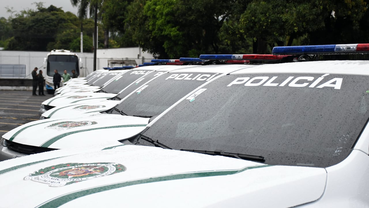 Cali: Entrega de 14 camionetas, por parte de la Policía Nacional, y la llegada próximamente de 30 vehículos y 175 motos entregados por la Secretaría de Seguridad de Cali, todos estos equipos quedarán para la ciudad luego de la COP16. foto José L Guzmán. El País.