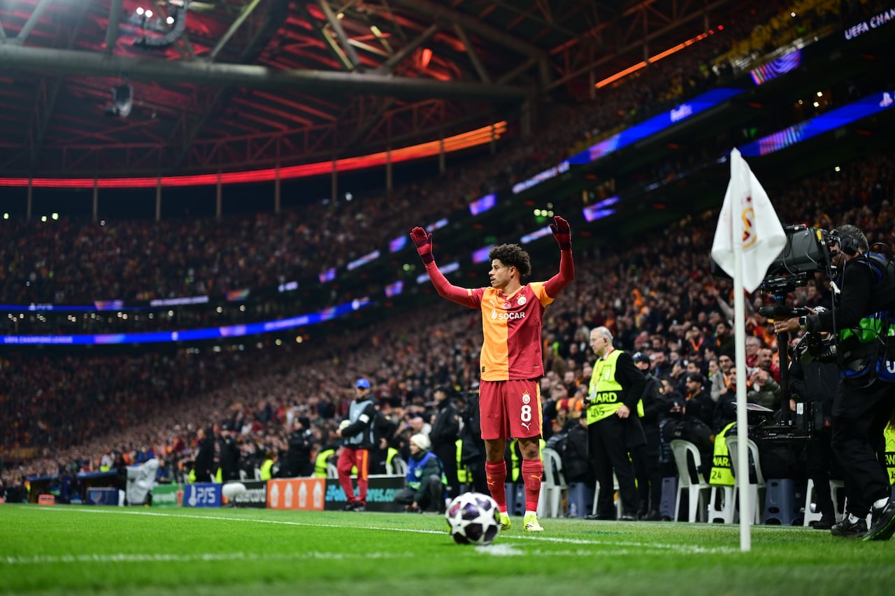 Imagen del partido entre Galatasaray y Liverpool por la ida de los octavos de final de la Champions League.