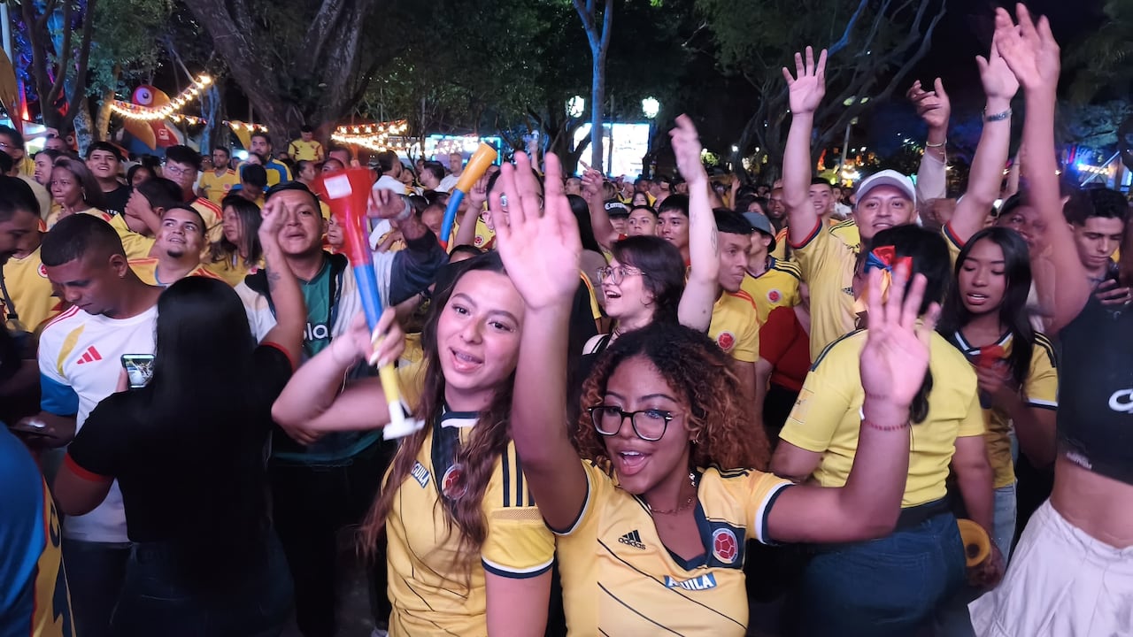 Esta es una de las imágenes de la celebración de los caleños en la noche de este miércoles 17 de junio.