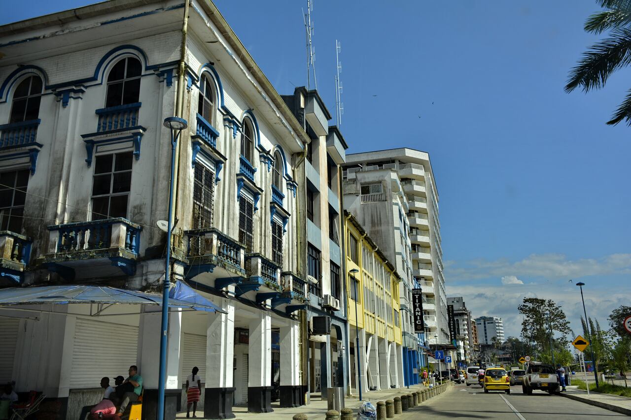 Buenaventura como destino turístico. El pasado miércoles 22 de noviembre, Buenaventura recibió por primera vez un crucero en su puerto. En el navío bautizado MS Hamburg arribaron cuatrocientos turistas alemanes, que desembarcaron para conocer la oferta cultural, gastronómica y natural del distrito especial.
