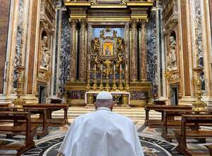 This handout photo taken and released on April 12, 2025 by The Vatican Media press service shows Pope Francis praying in Basilica of Santa Maria Maggiore in Rome. Pope Francis made a surprise visit on April 12, 2025 to his favourite Roman basilica, the Vatican press service said on Telegram. It was a fourth unscheduled appearance in recent days for the 88-year-old Pope, including one at the Vatican's Saint Peter's Basilica on April 10, 2025, despite doctors urging him to rest. (Photo by Handout / VATICAN MEDIA / AFP) / RESTRICTED TO EDITORIAL USE - MANDATORY CREDIT "AFP PHOTO / VATICAN MEDIA" - HANDOUT - NO MARKETING NO ADVERTISING CAMPAIGNS - DISTRIBUTED AS A SERVICE TO CLIENTS - NO AFP PHOTOGRAPHER WAS GIVEN ACCESS TO THE EVENT AND THE STILL IMAGES WERE PROVIDED BY VATICAN MEDIA /