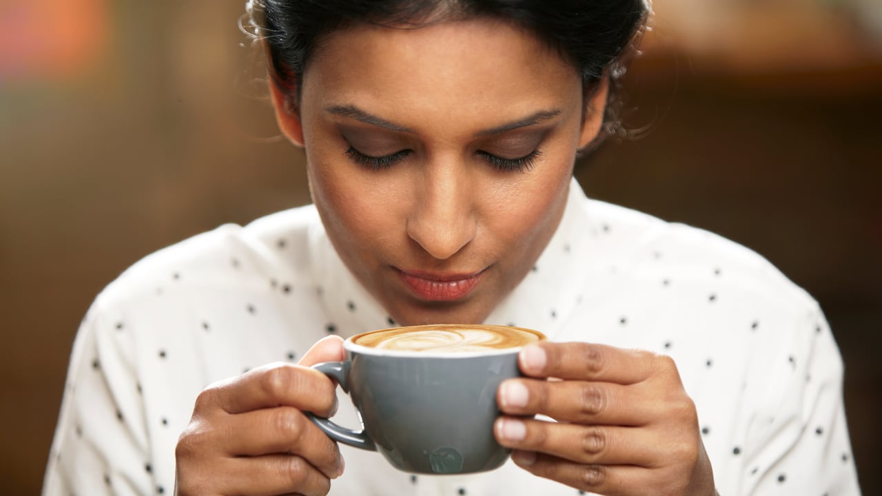 Harvard recomienda el consumo de café pero evitando el exceso del mismo.