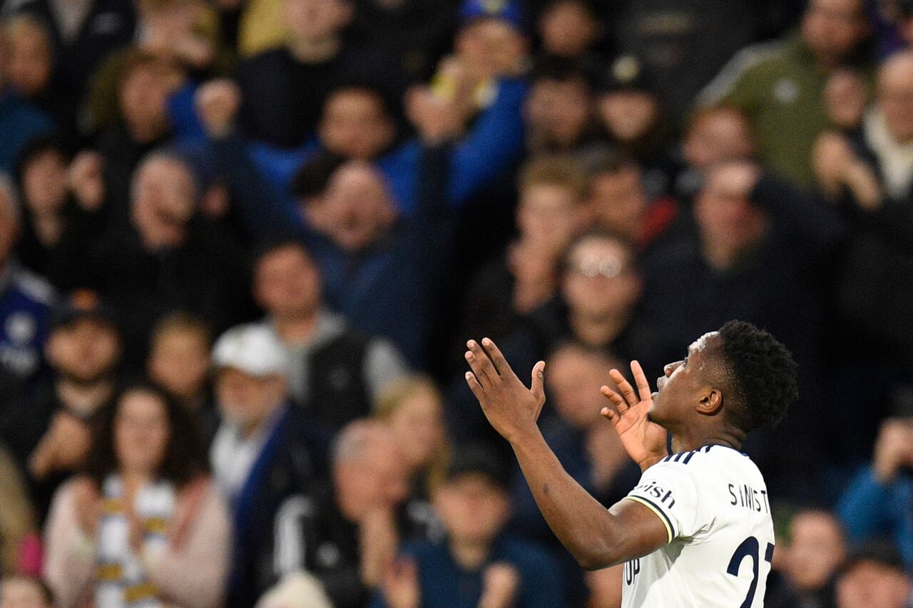 Luis Sinisterra celebrando un gol con el Leeds United, equipo de la segunda división de Inglaterra