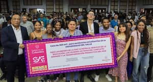 Jóvenes de la Univalle reciben predio incautado a la mafia para ser utilizado como residencias estudiantiles.