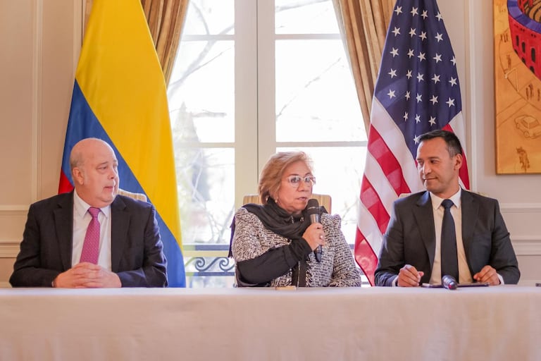 Daniel García-Peña, Rosa Villavicencio y Pedro Sánchez.