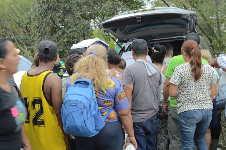 Algunas entidades no han parado su ayuda a los damnificados del terremoto de Cali, pese a que ha pasado casi dos meses.