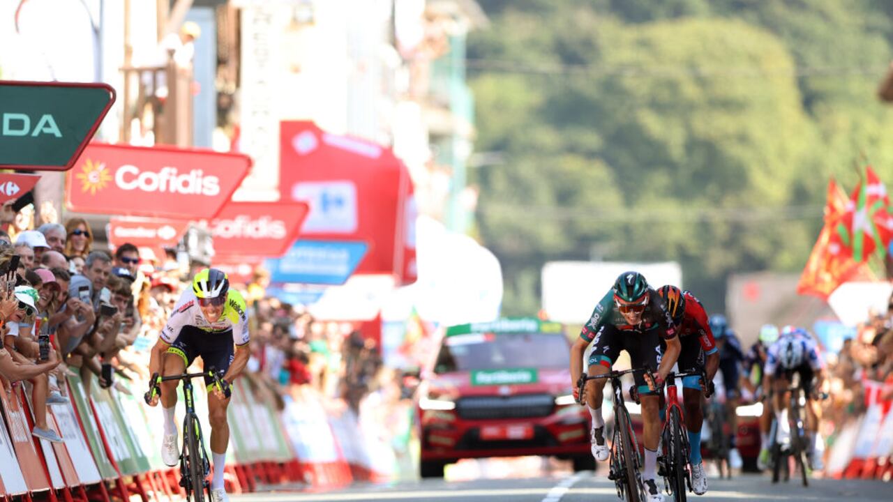 LEKUNBERRI, SPAIN - SEPTEMBER 10: (L-R) Rui Costa of Portugal and Team Intermarché - Circus - Wanty, Lennard Kämna of Germany and Team BORA - Hansgrohe and Santiago Buitrago Sanchez of Colombia and Team Bahrain - Victorious sprint at finish line during the 78th Tour of Spain 2023, Stage 15 a 158.3km stage from Pamplona to Lekunberri / #UCIWT / on September 10, 2023 in Lekunberri, Spain. (Photo by Alexander Hassenstein/Getty Images)