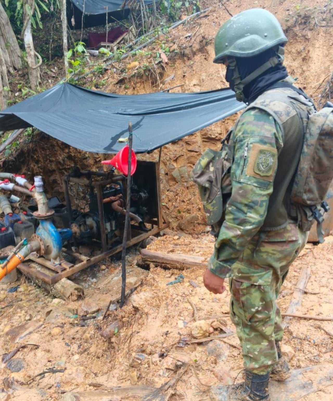 Un campamento dedicado a la minería ilegal fue inhabilitado durante una operación militar en el sector Mina Olivo, parroquia Buenos Aires, cantón Urcuquí, en la provincia de Imbabura.
