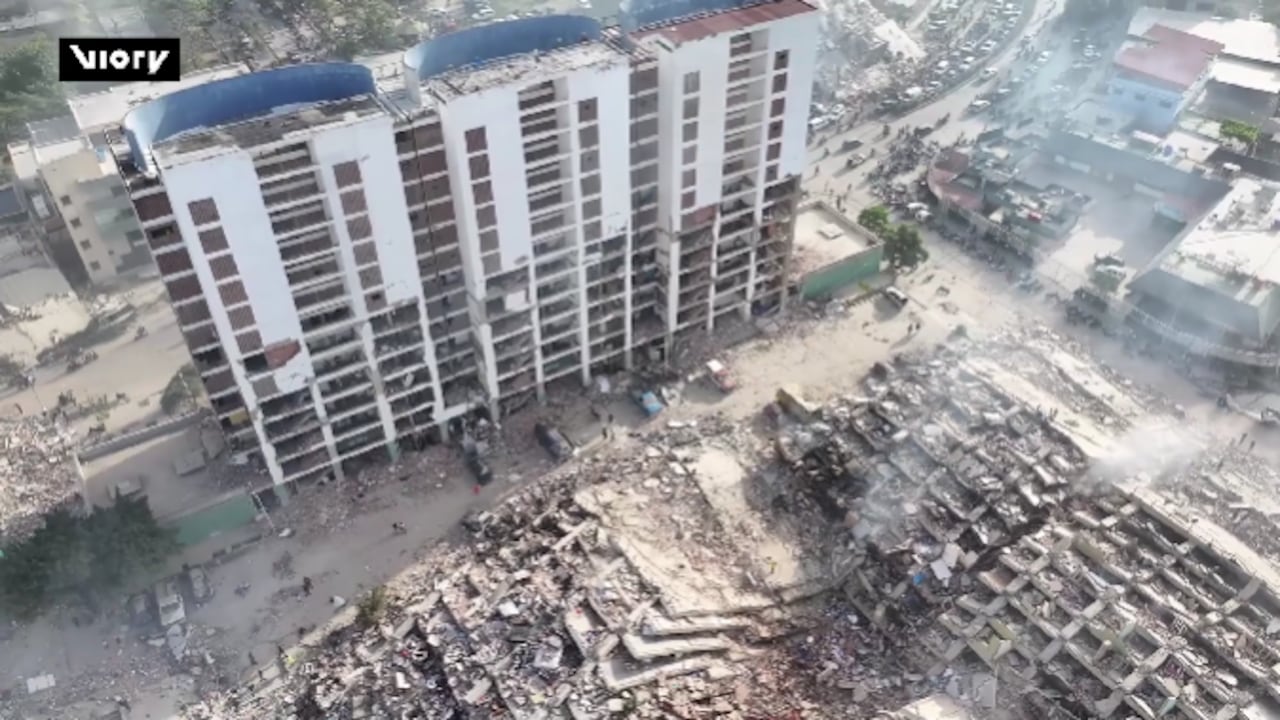 La devastación en la zona de La Guaira es evidente.