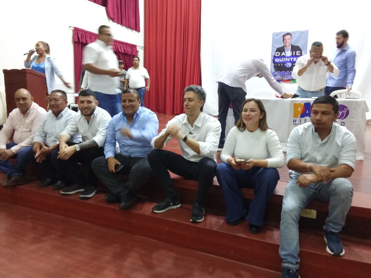 Daniel Quintero estuvo acompañado por líderes y lideresas de esta zona del país, algunos de ellos del Partido Verde.