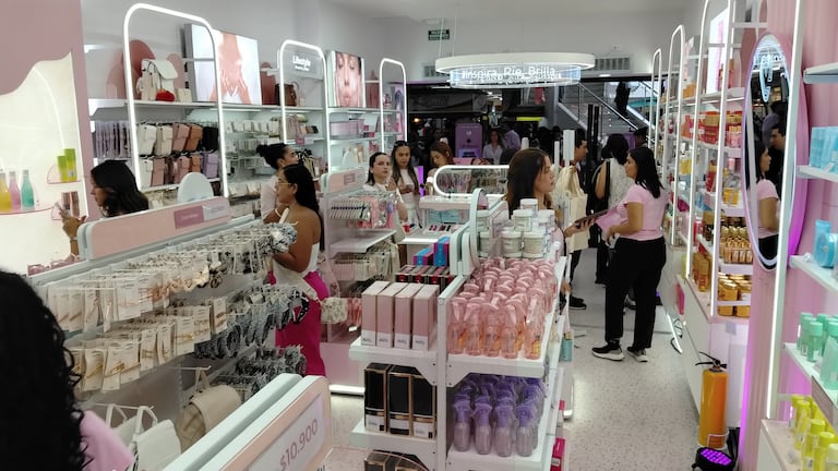 La compañía Fast moda propietaria de las tiendas Lili Pink y Joy abrió en Cali la primera de las tiendas Lili Beauty en Colombia