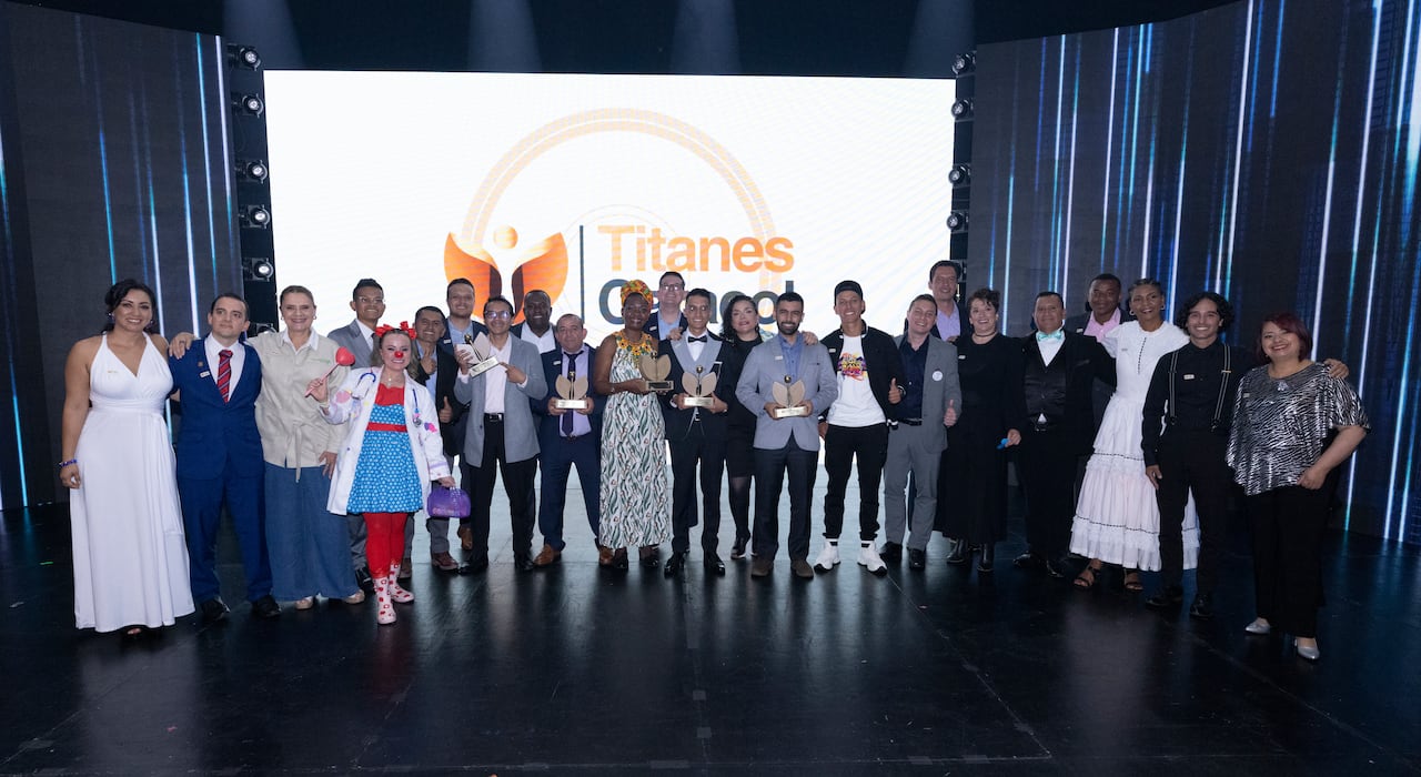 Nominados y ganadores de Titanes Caracol en la ceremonia de entrega de los reconocimientos a lo mejor de los líderes sociales en todo el país.
