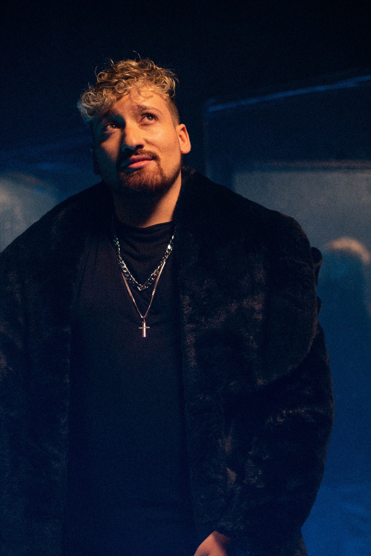 Teo, quien comenzó con carrera con su dúo musical TEO & JAY en el 2020, lleva
un año de carrera como solista