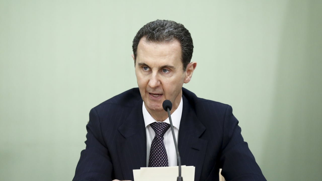 El presidente de Siria, Bashar al-Assad, visto durante la firma del programa integral de cooperación estratégica y de largo plazo entre Irán y Siria, el 3 de mayo de 2023 en Damasco, Siria.