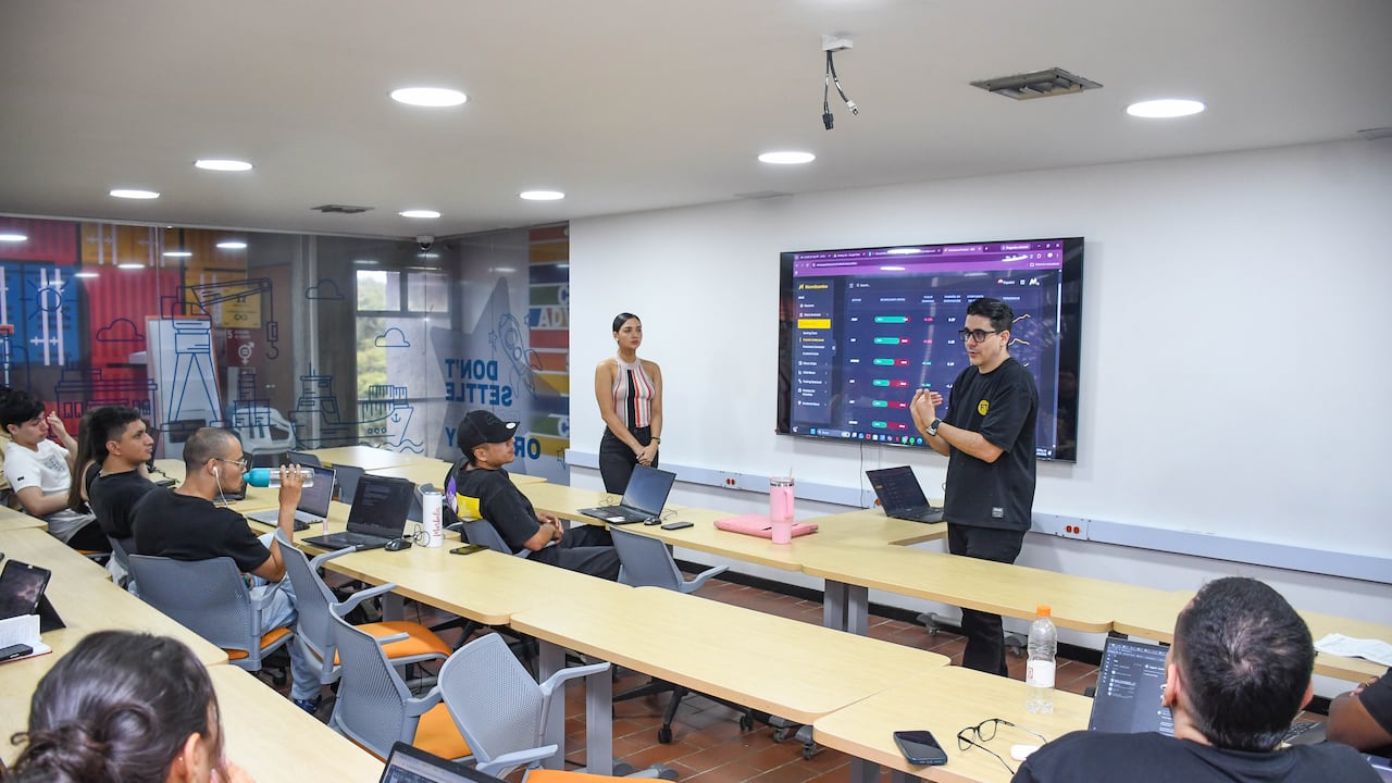 La Universidad de San Buenaventura Cali incorpora análisis bursátil en tiempo real junto a TradingView para cerrar la brecha entre la academia y el mercado financiero global, permitiendo a los estudiantes interactuar directamente con activos en el Trading Lab.