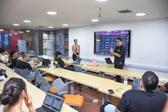 La Universidad de San Buenaventura Cali incorpora análisis bursátil en tiempo real junto a TradingView para cerrar la brecha entre la academia y el mercado financiero global, permitiendo a los estudiantes interactuar directamente con activos en el Trading Lab.