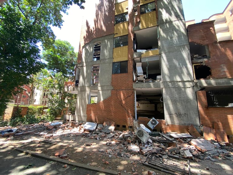 Así quedaron algunos edificios en Cali luego del terremoto de 7,4 grados.