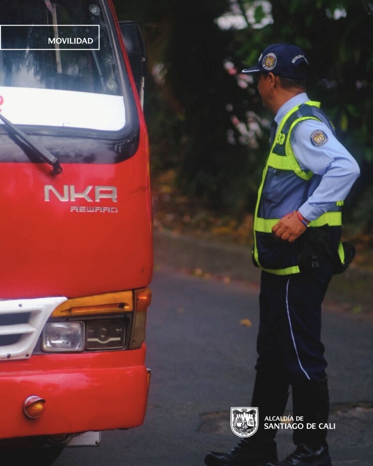 Entre Los vehículos exentos están: el transporte público colectivo e individual, motocicletas, automóviles oficiales.