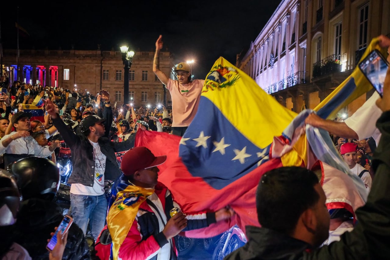 Plaza de Bolívar, ciudadanos venezolanos celebran la eventual victoria de la Edmundo González en Venezuela