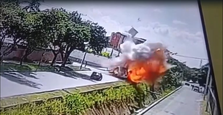 El bus estaba cargado con cilindros repletos de explosivos.