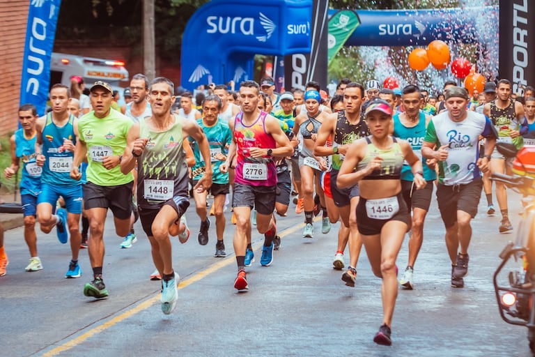 Cerca de 2000 caleños participaron de la carrera atlética Cristo Rey 7k.