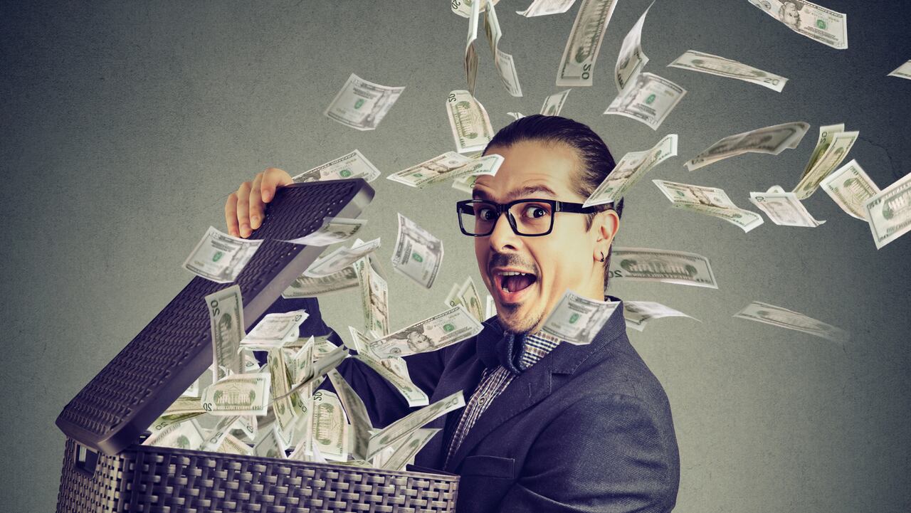 A famoso colombiano le cedieron puesto en una fila y se ganó millonario premio