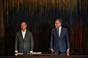 Presidente Gustavo Petro posesiona al Embajador de Colombia en Venezuela Armando Benedetti