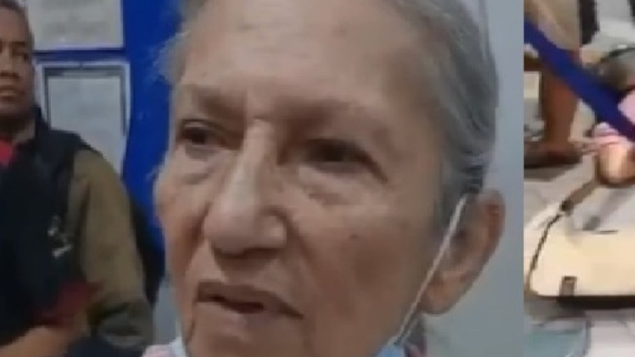 La mujer apareció en video exigiendo la entrega de medicamentos a su EPS.