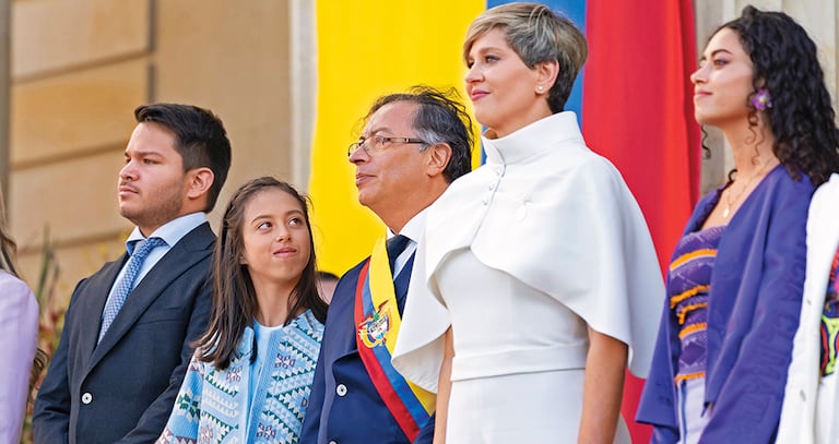 Nicolás Alcocer Petro, Antonella y Sofía, los hijos de la pareja presidencial, fueron protagonistas del evento de posesión.