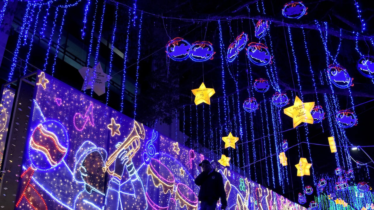Pruebas técnicas del Alumbrado Navideño 'Cali, un Sorprendente Relato Popular'.