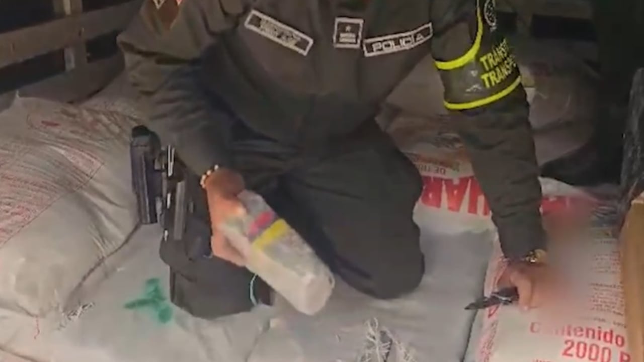 En total fueron hallados 925 paquetes de marihuana que tendrían como ruta el trayecto Pasto–Tumaco.