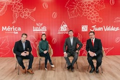 Acuerdo comercial FNC y Grupo Lux Internacional de España. En la foto Juan David Vélez,CEO Grupo Lux Internacional; Camila Escobar, CEO Juan Valdez; Germán Bahamón, gerente Federación Nacional de Cafeteros de Colombia; y Pedro Bouza, director general Grupo Lux Internacional Europa. Fotografía cortesía Federación Nacional de Cafeteros de Colombia.