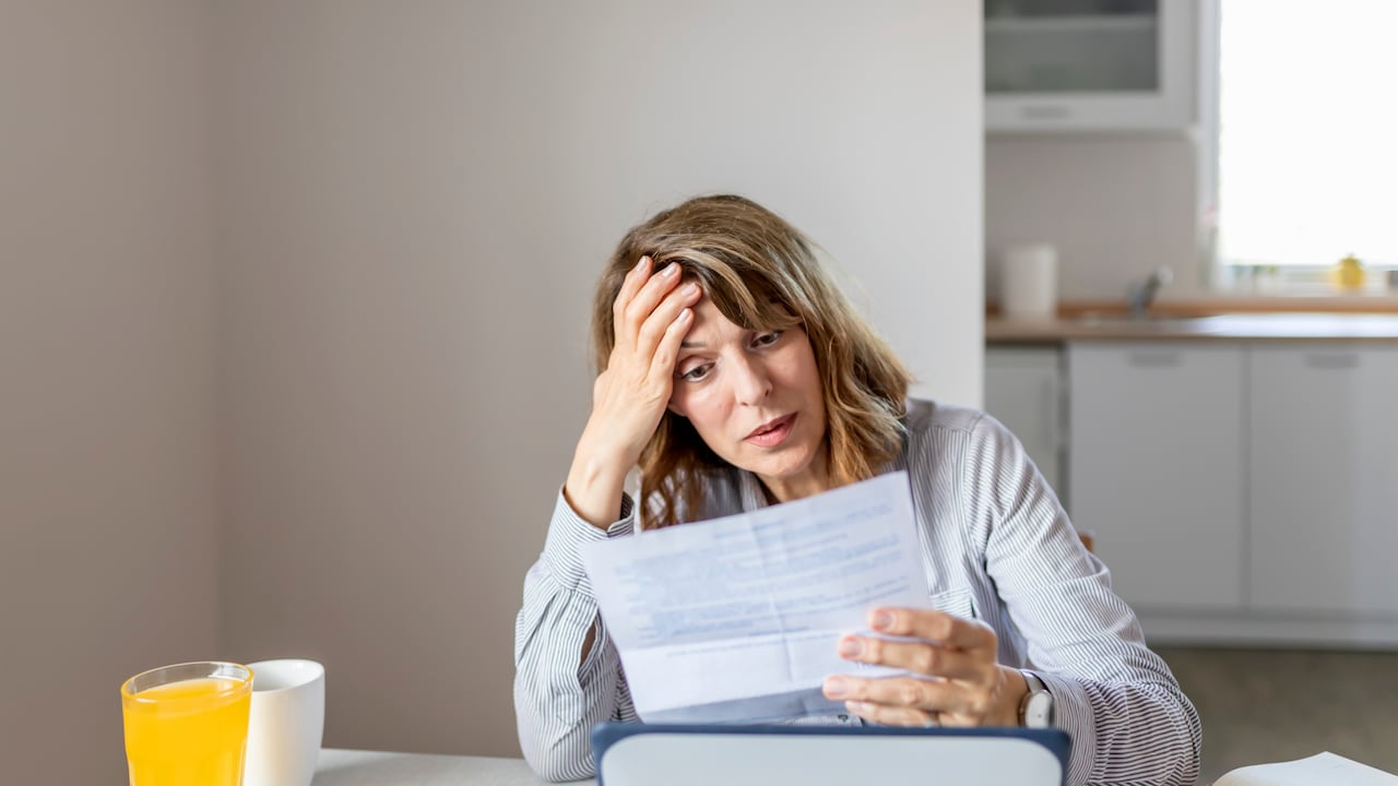 Los bogotanos a menudo se enfrentan a facturas de agua con cargos inesperados. Aprender a reclamar por estos cobros excesivos es fundamental para proteger sus derechos como consumidor.