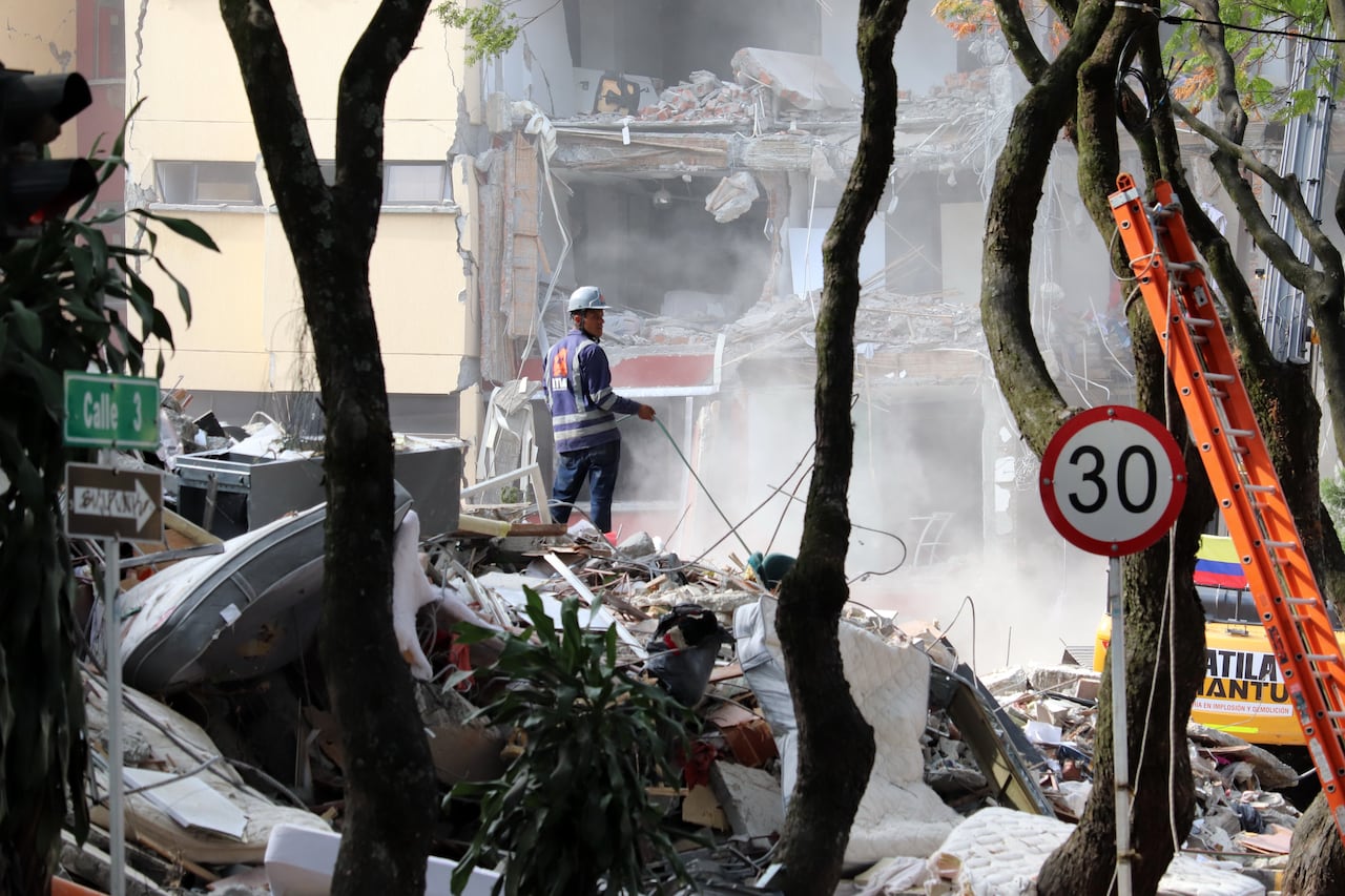 Demoliciones de los edificios Guadalupe y Molino Rojo en el sur de Cali.
