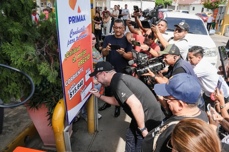 El Gobierno Nacional oficializó una reducción uniforme en el costo del combustible que beneficia a las 13 principales capitales desde este domingo.