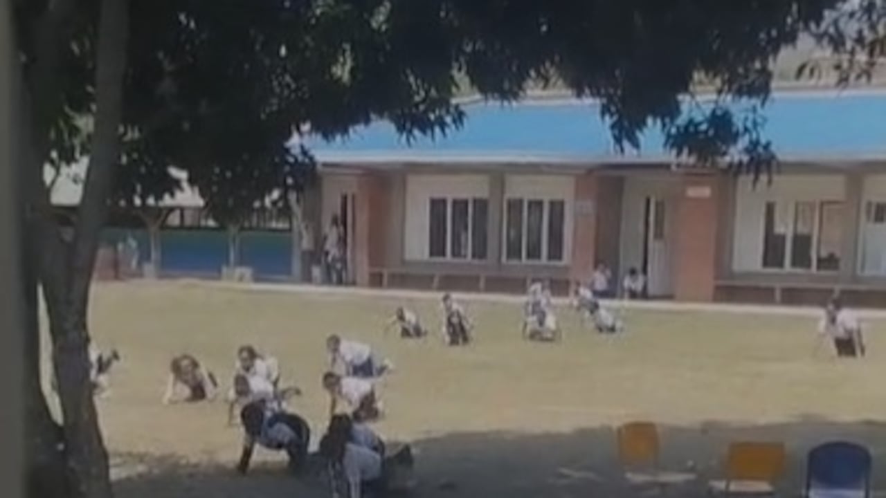 Estudiantes de una institución educativa de Timba, Jamundí, fueron evacuados de las aulas durante los enfrentamientos registrados en esta zona del sur del Valle del Cauca.