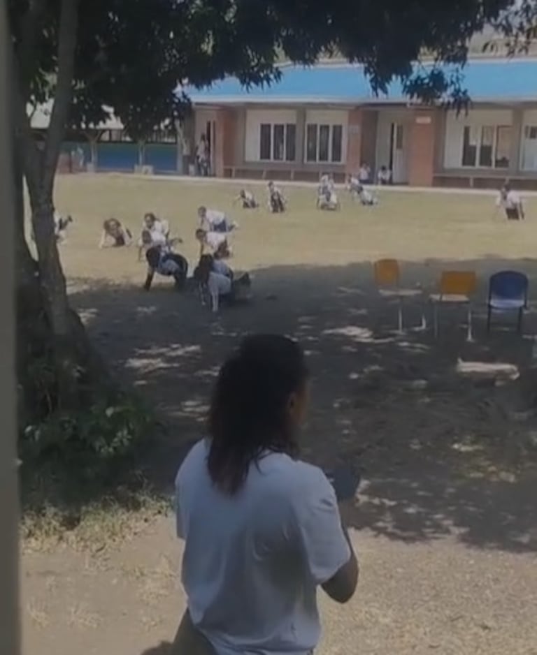 Estudiantes de una institución educativa de Timba, Jamundí, fueron evacuados de las aulas durante los enfrentamientos registrados en esta zona del sur del Valle del Cauca.