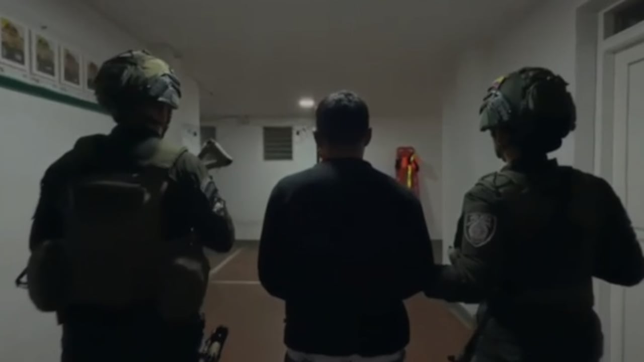 La captura se realizó en el barrio Caloto, en el municipio de Silvia, durante actividades de registro, control a personas y verificación de antecedentes adelantadas por uniformados del Departamento de Policía Cauca.