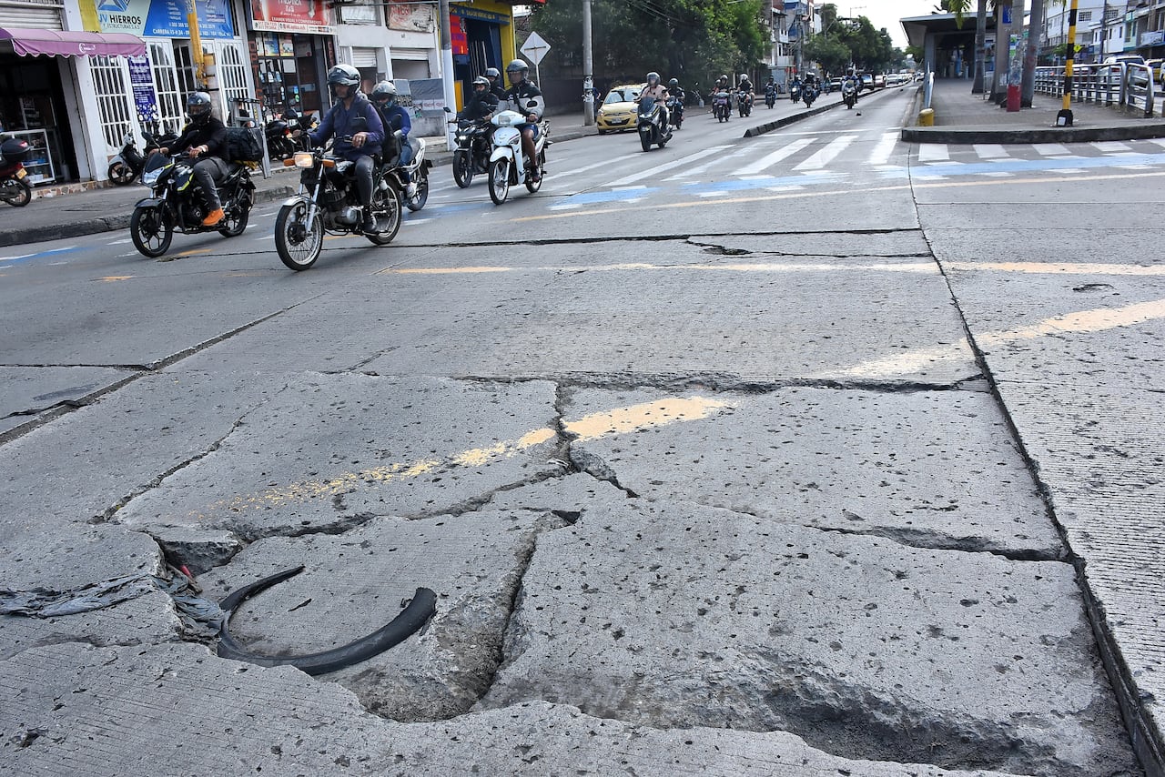 País Denuncia, Grietas en vía del MIO y Abandono Parque Los Álamos.