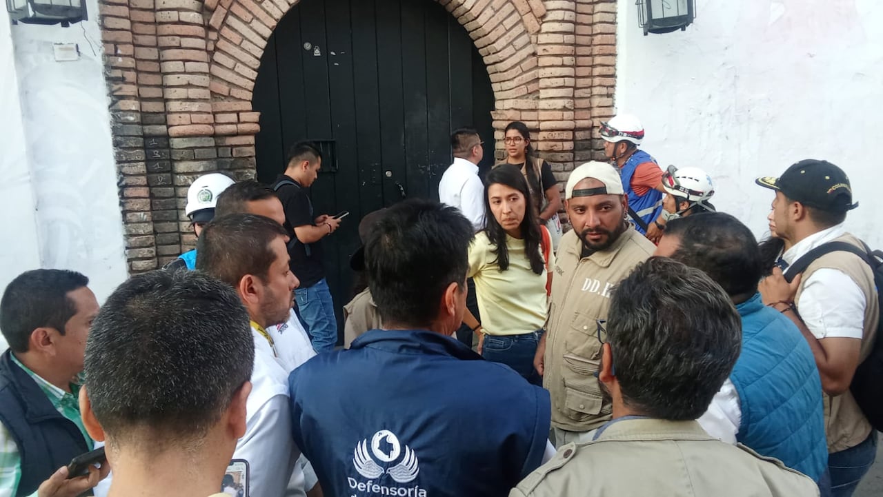 Comisión humanitaria que negocia para el fin de los enfrentamientos entre Policía y encapuchados.