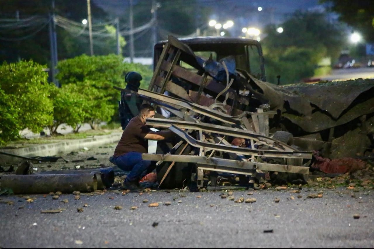 Ataque en Cúcuta con carrobomba en la madrugada de este sábado 1 de agosro, son más de quince policías heridos.
