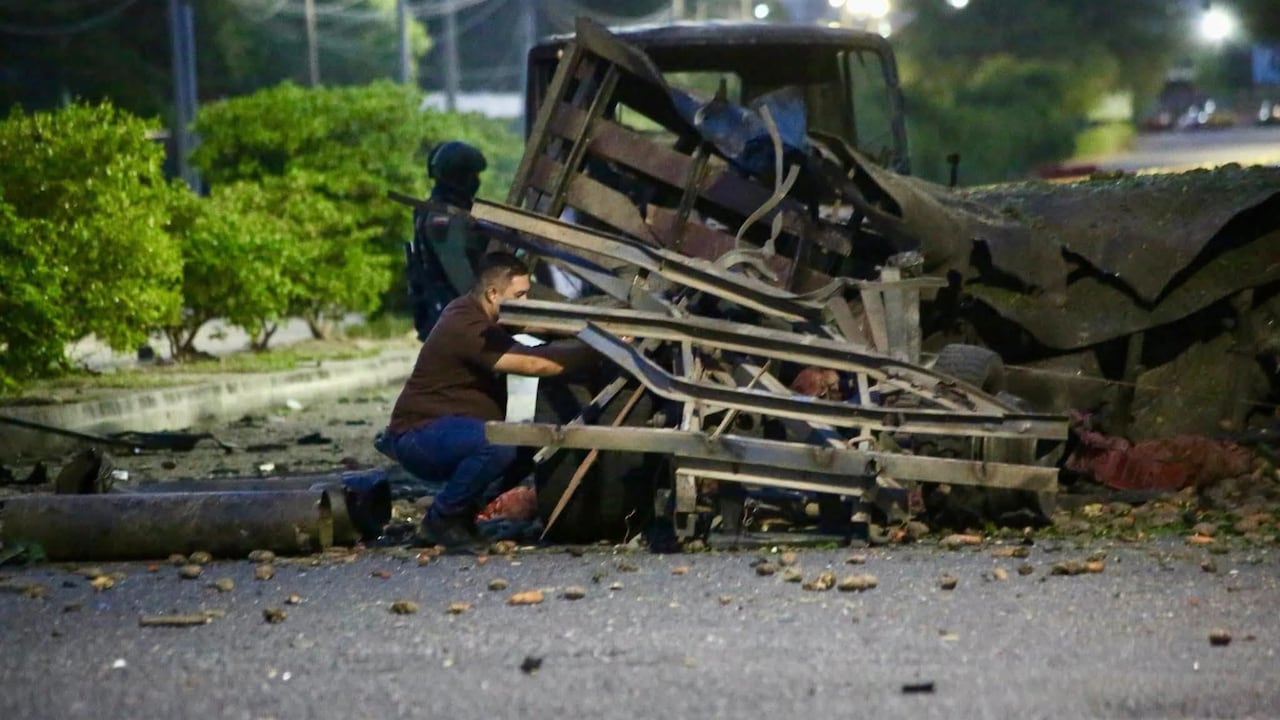 Ataque en Cúcuta con carrobomba en la madrugada de este sábado 1 de agosro, son más de quince policías heridos.