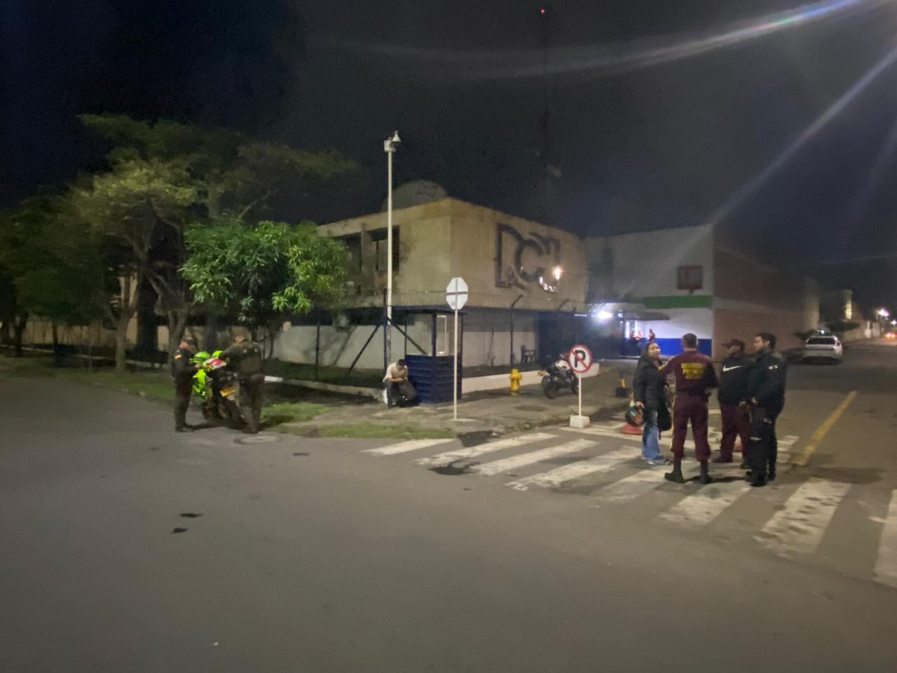 Un artefacto explosivo fue arrojado contra la sede de RCN en Cali.