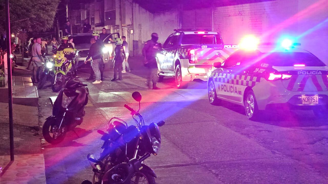 La tranquilidad de los habitantes del barrio Postobón de El Bordo, Cauca, se vio truncada por este nuevo ataque a la Policía, donde un uniformado resultó herido.