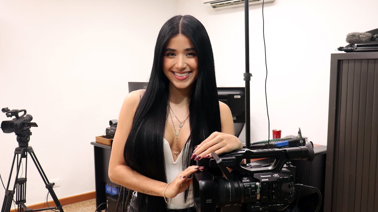 Jenny López cantante de música popular