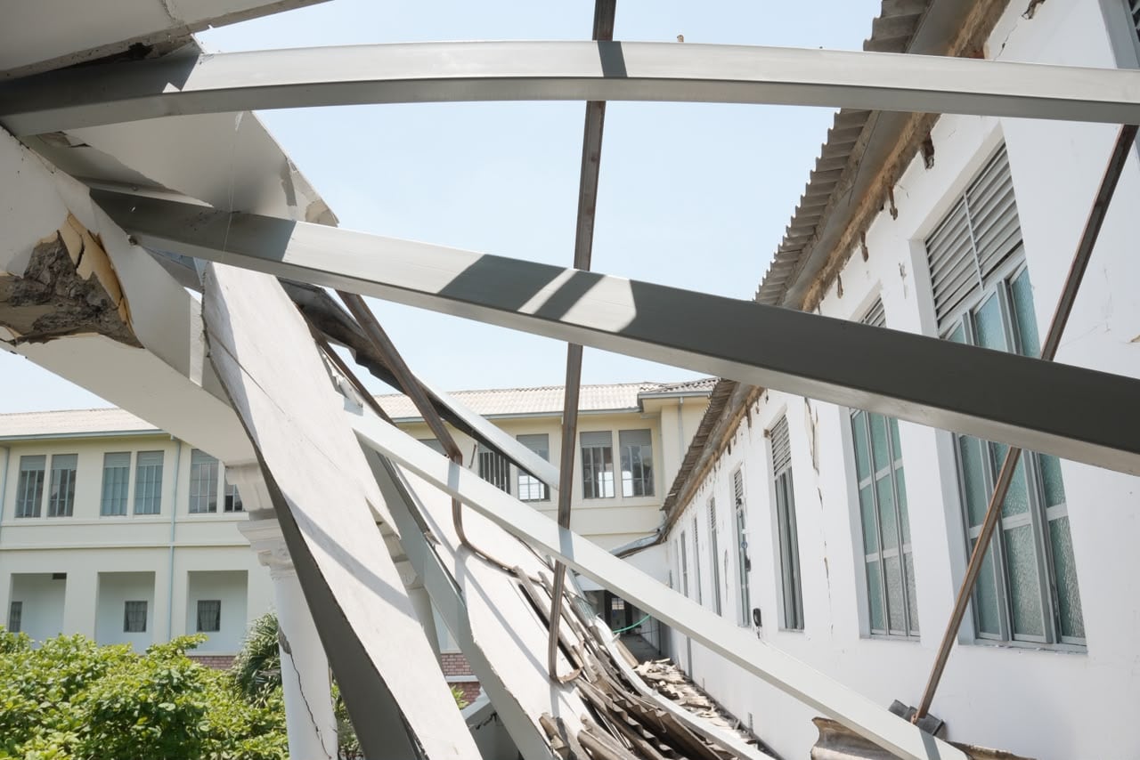 Luego de mes y medio del terremoto, aún hay lugares con daños evidentes.