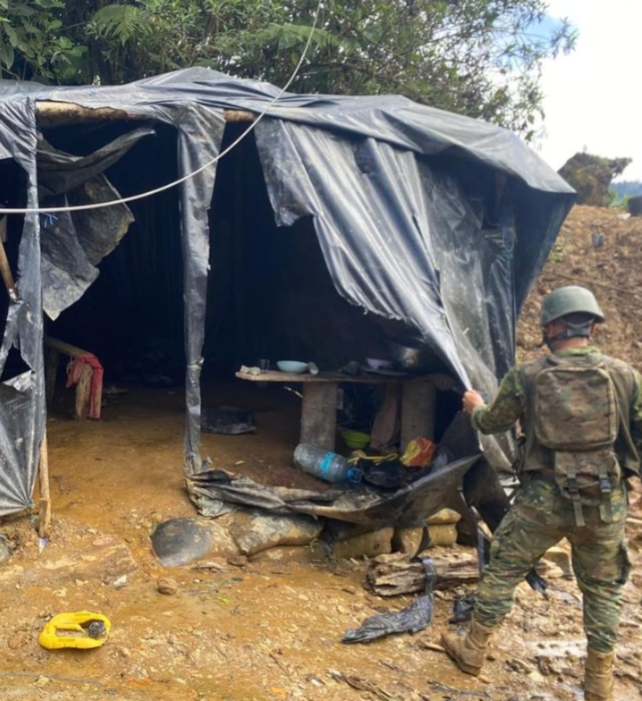 Un campamento dedicado a la minería ilegal fue inhabilitado durante una operación militar en el sector Mina Olivo, parroquia Buenos Aires, cantón Urcuquí, en la provincia de Imbabura.