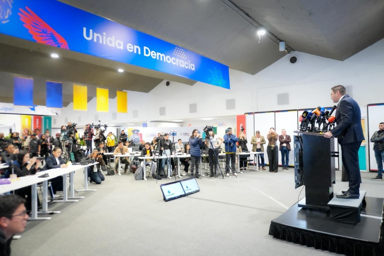 El proceso de escrutinio se desarrolla en las 122.020 mesas de votación dispuestas para la segunda vuelta presidencial.