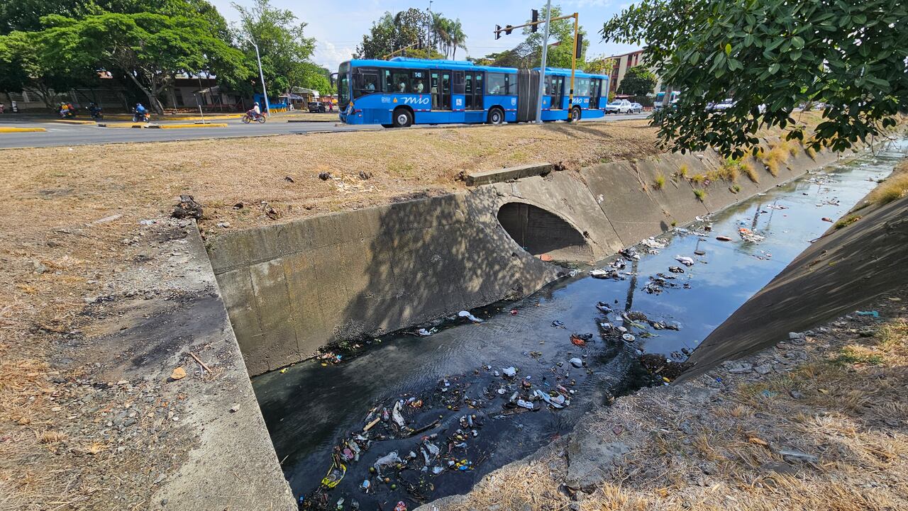 Problemas con los canales de aguas lluvia de Cali